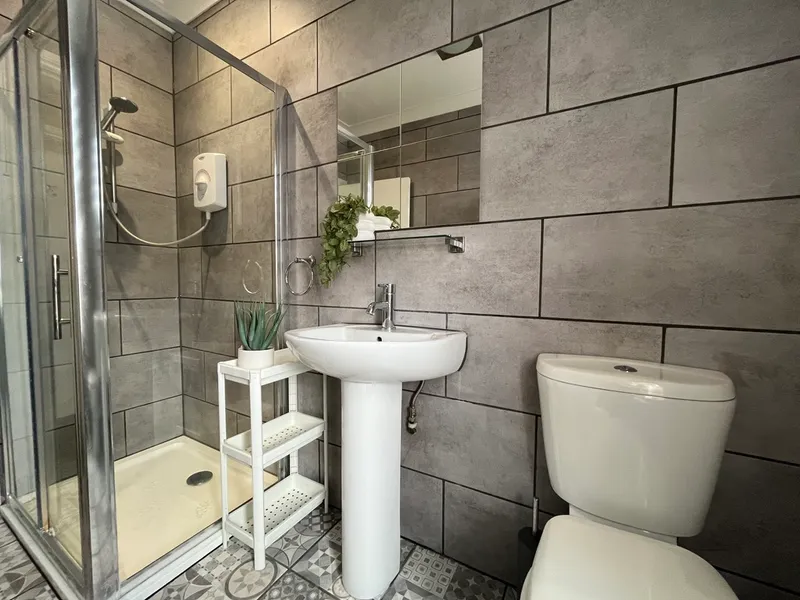 Kesteven St // 4 Bed // AUG 2026 - Image 3