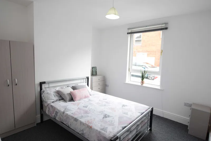 Eastfield St // 3 Bed // JUNE 2026 - Image 4