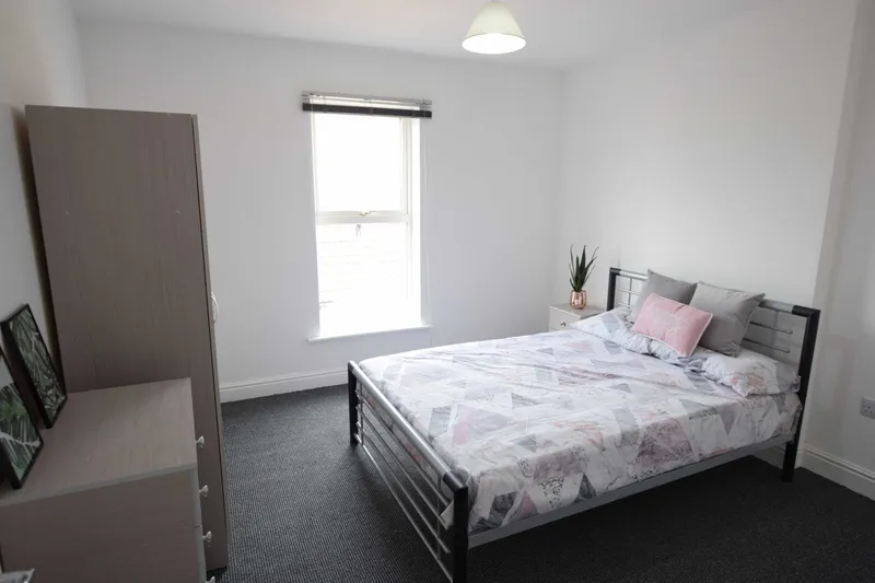 Eastfield St // 3 Bed // JUNE 2026 - Image 5