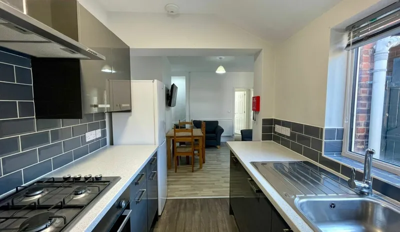 Eastfield St // 3 Bed // JUNE 2026 - Image 3