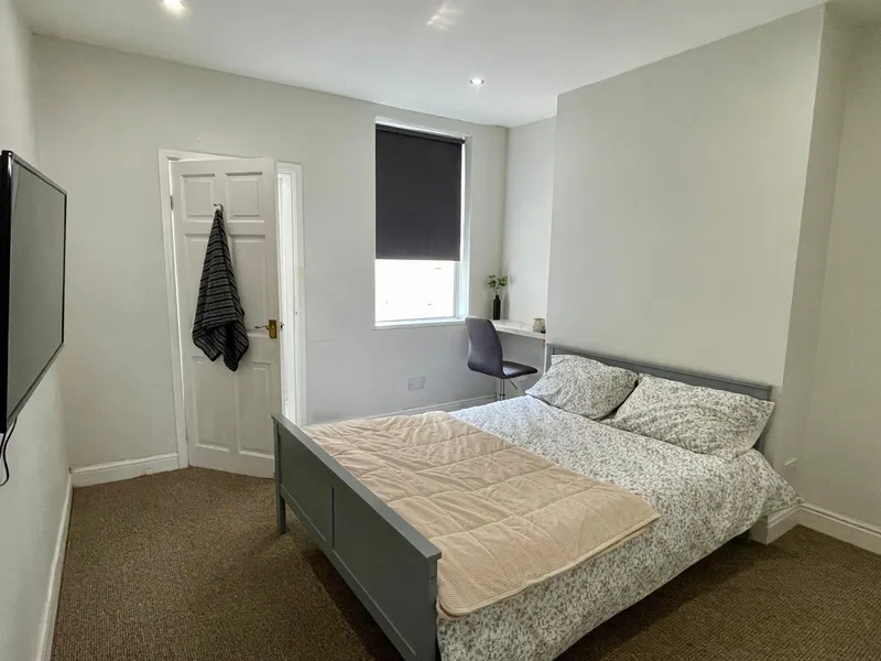 Luxury // St Andrews St // 2 Bed // AUG 2026 - Image 10
