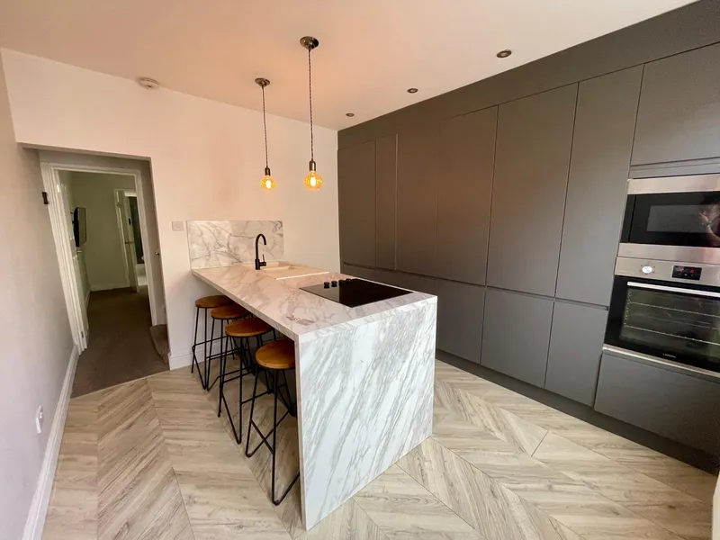 Luxury // St Andrews St // 2 Bed // AUG 2026 - Thumbnail 1