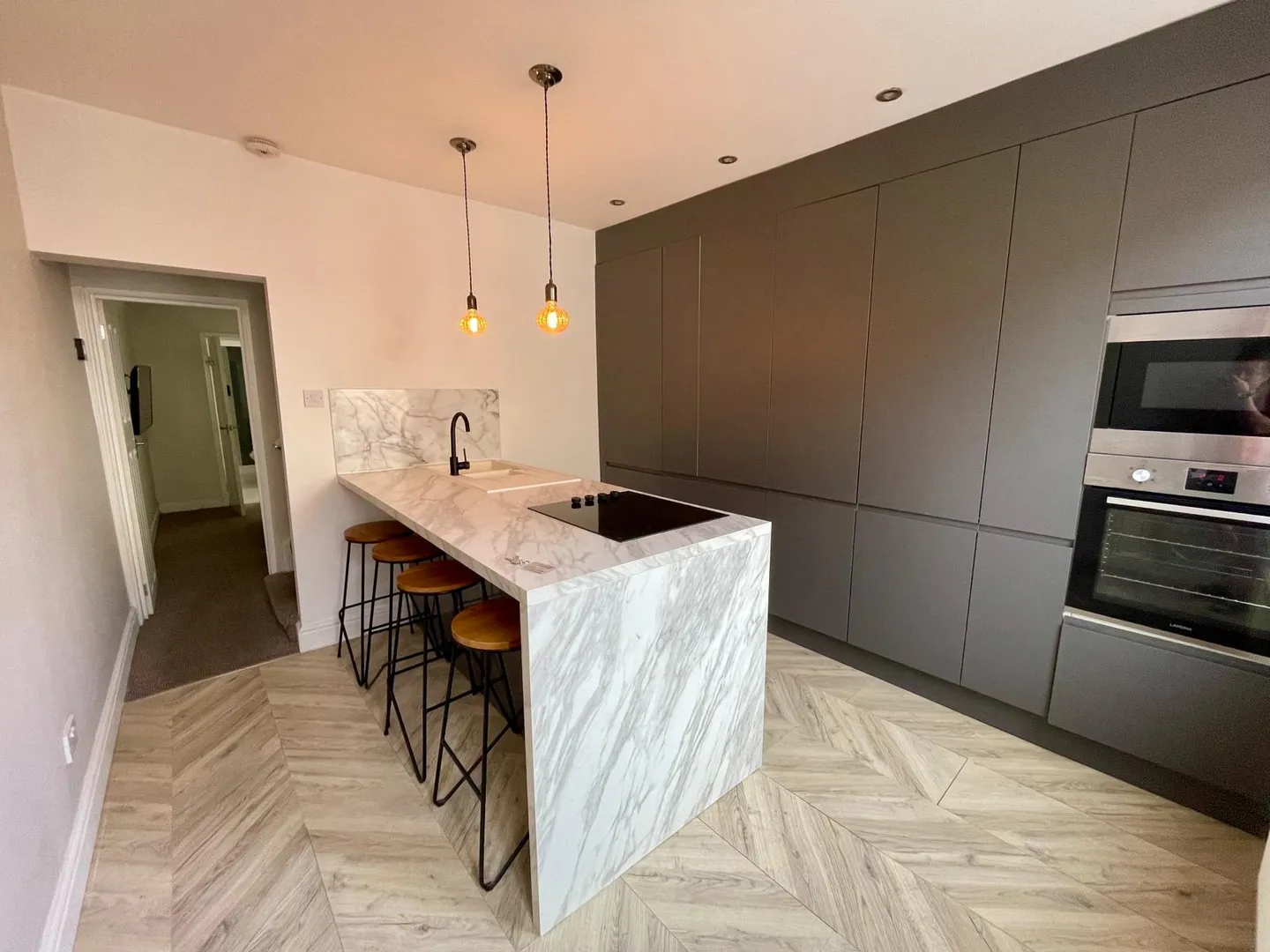 Luxury // St Andrews St // 2 Bed // AUG 2026 - Image 1