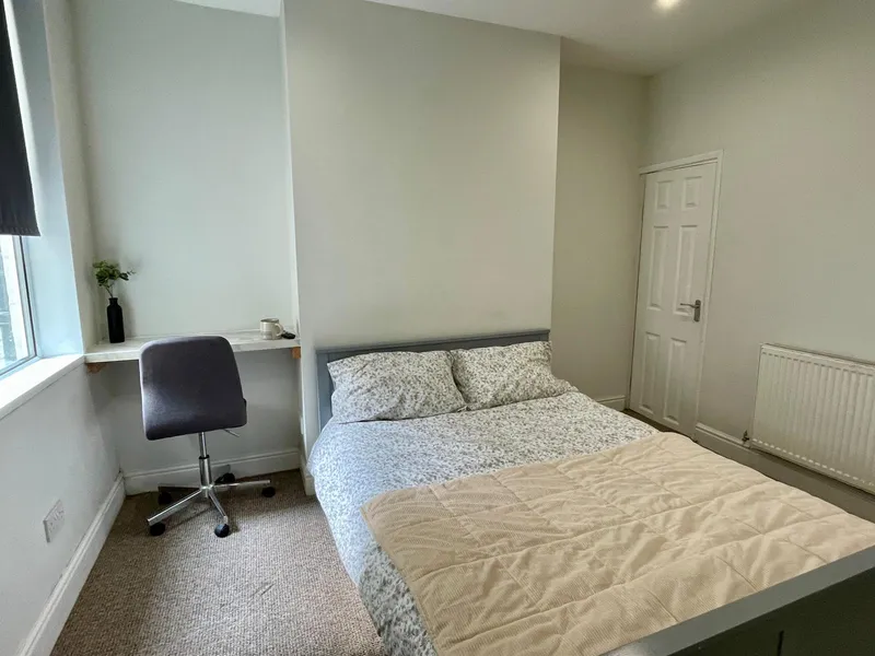 Luxury // St Andrews St // 2 Bed // AUG 2026 - Image 6
