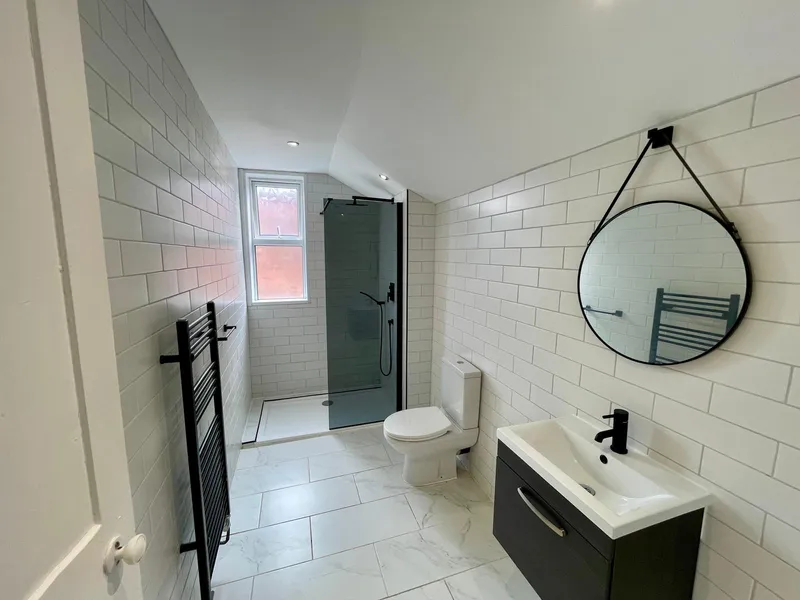Luxury // St Andrews St // 2 Bed // AUG 2026 - Image 3
