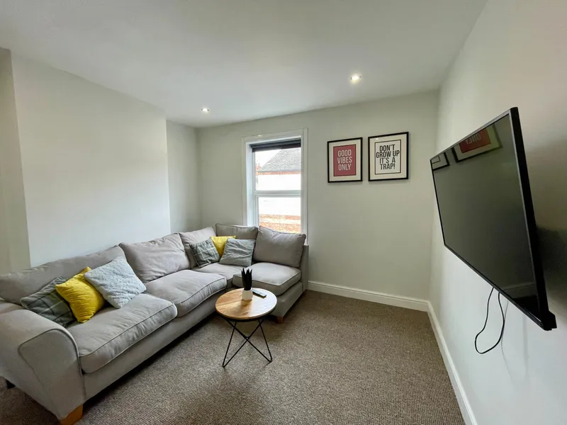 Luxury // St Andrews St // 2 Bed // AUG 2026 - Image 4