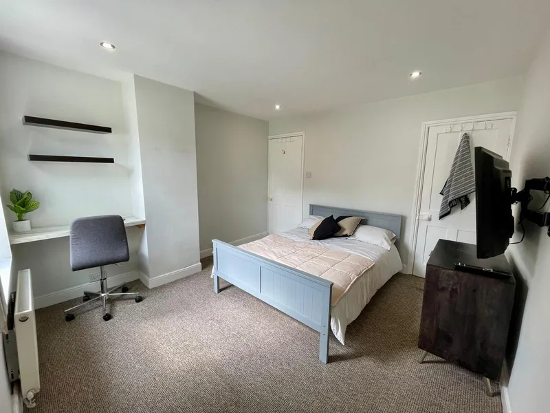 Luxury // St Andrews St // 2 Bed // AUG 2026 - Image 8