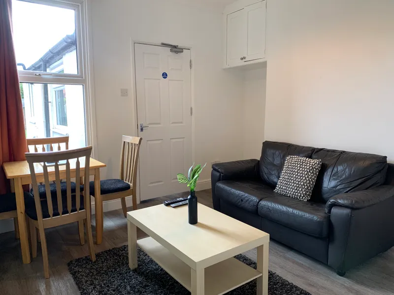 Turner St // 3 Bed // SEPT 2026 - Image 5