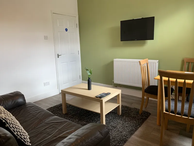 Turner St // 3 Bed // SEPT 2026 - Image 4