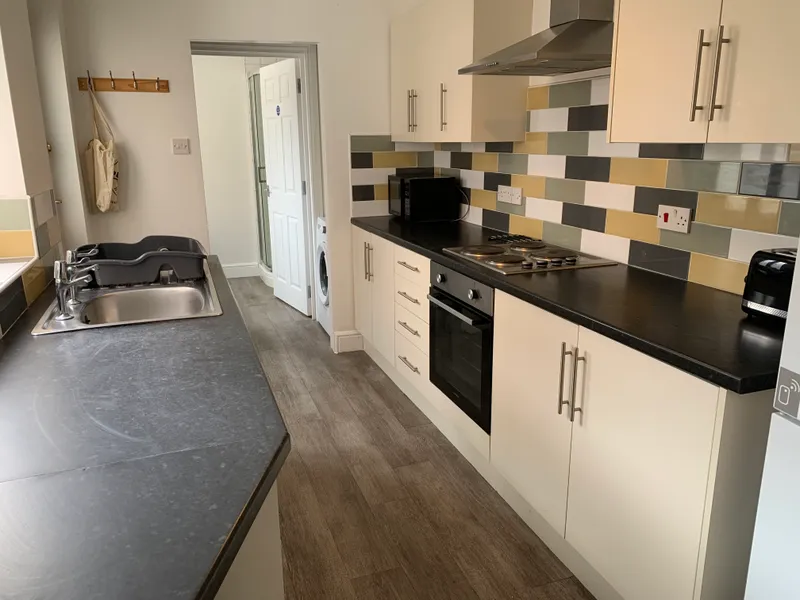 Turner St // 3 Bed // SEPT 2026 - Image 3