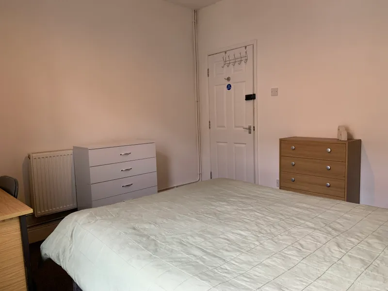Turner St // 3 Bed // SEPT 2026 - Image 8