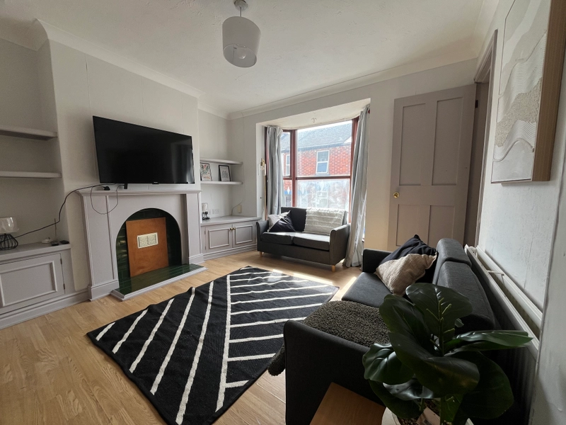 Spare rooms in the West end - View Now - Thumbnail 9