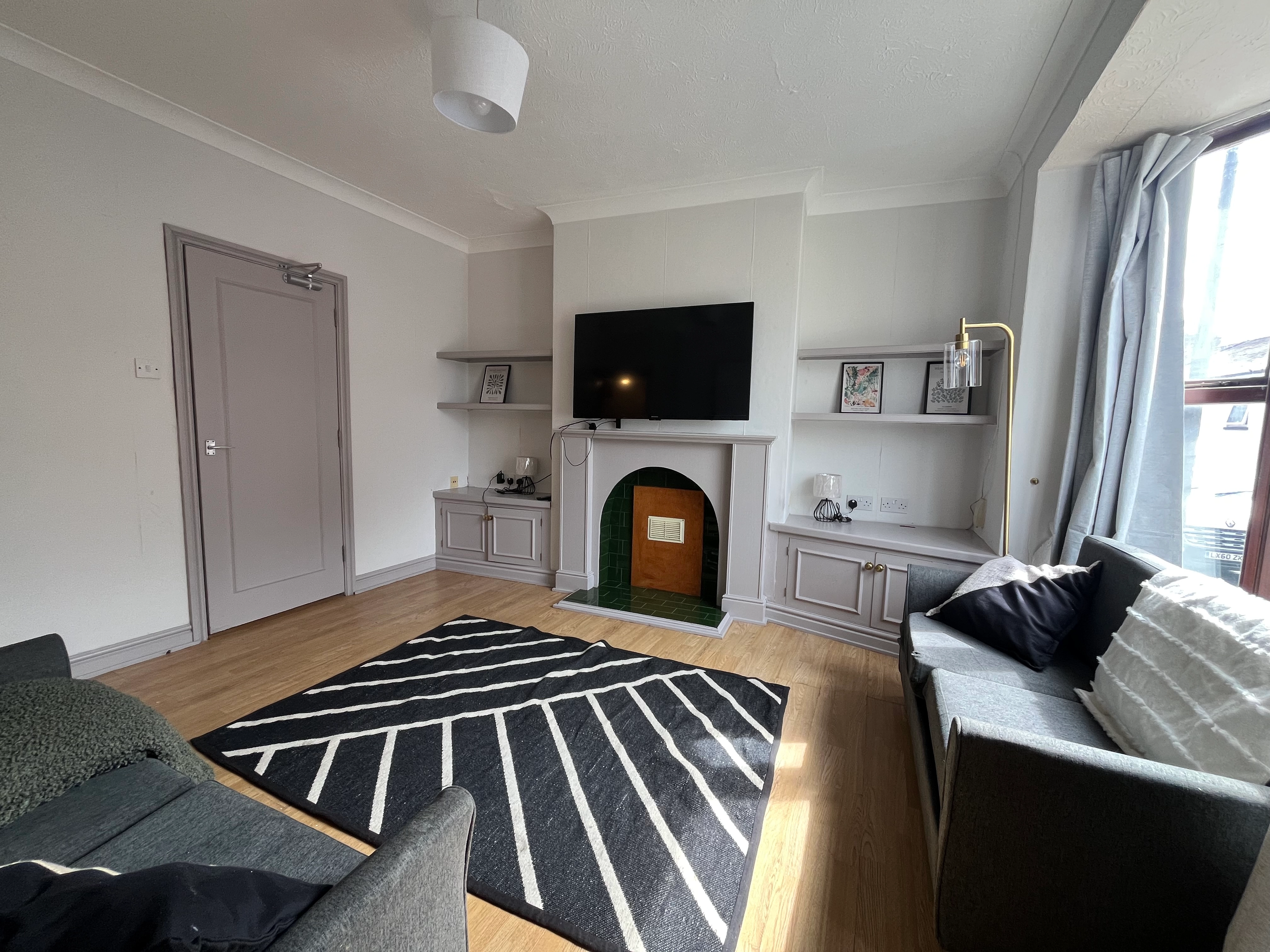 Spare rooms in the West end - View Now - Image 1