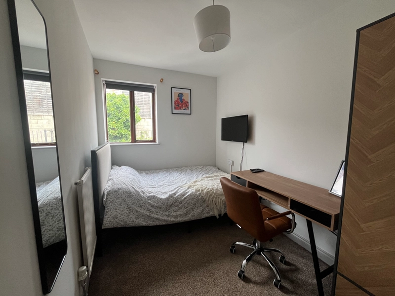 Spare rooms in the West end - View Now - Thumbnail 8