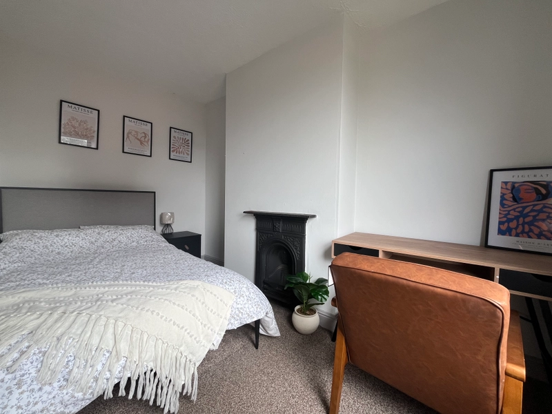 Spare rooms in the West end - View Now - Thumbnail 5