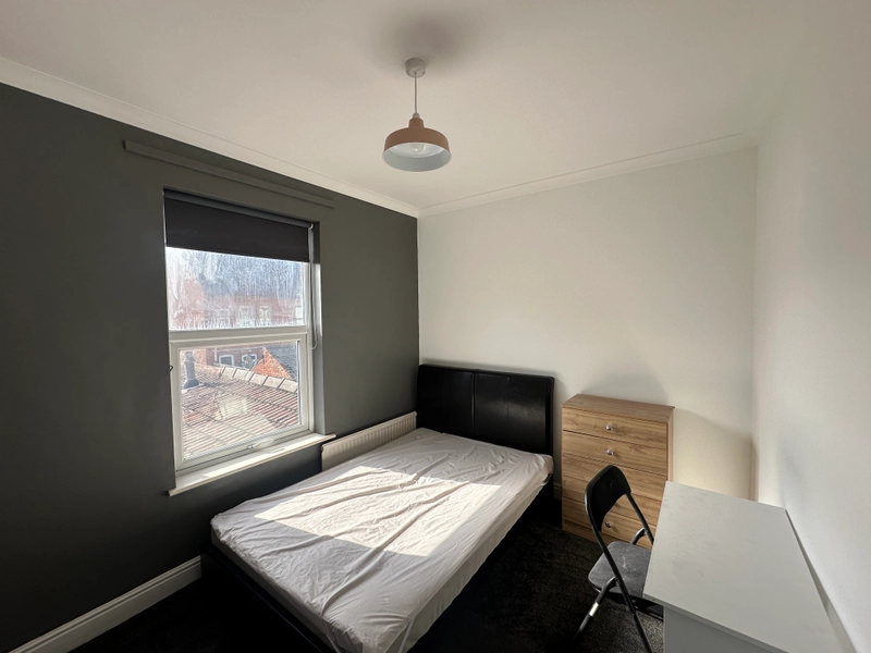4 Bedroom Student House - Bills Included - Thumbnail 3
