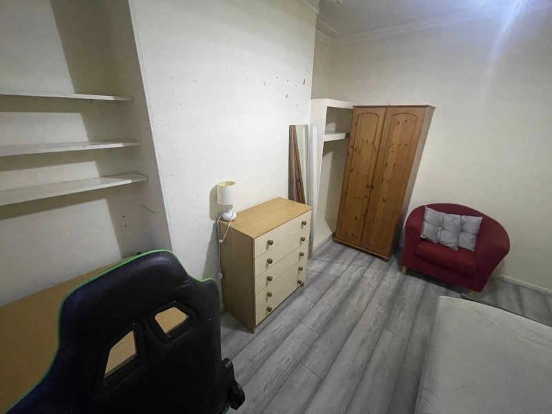 2 rooms left: professional house  Lees Hill Street NG2 4JW - Thumbnail 2