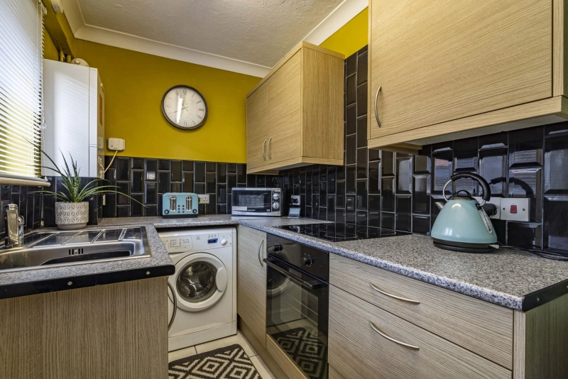 Thesiger Street, LN5 7UW - 2 Bed - Thumbnail 5