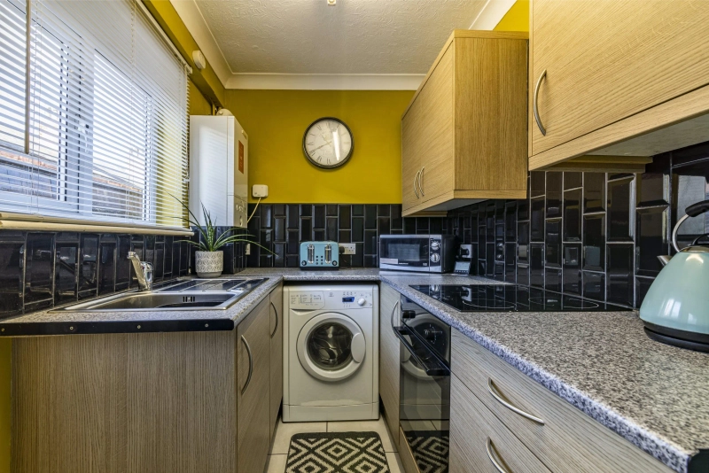 Thesiger Street, LN5 7UW - 2 Bed - Thumbnail 4
