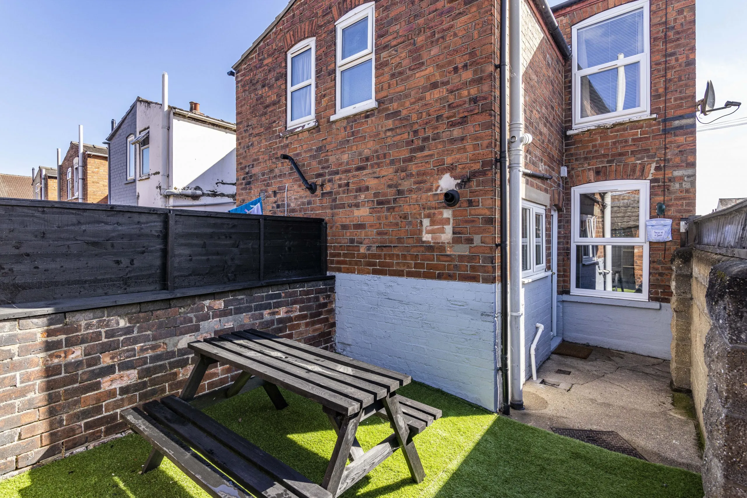 Thesiger Street, LN5 7UW - 2 Bed - Image 1