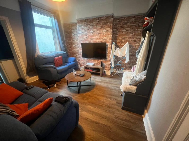 Kesteven Street - 3 Bed - Thumbnail 8