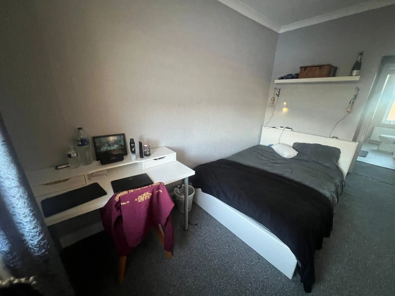 Kesteven Street - 3 Bed - Thumbnail 2
