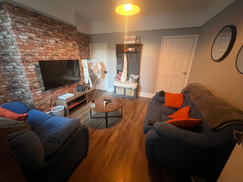 Kesteven Street - 3 Bed - Thumbnail 4