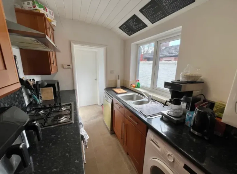 St Nicholas Street, Bills Inclusive - 3 Bedroom, 1 Bathroom - Thumbnail 8