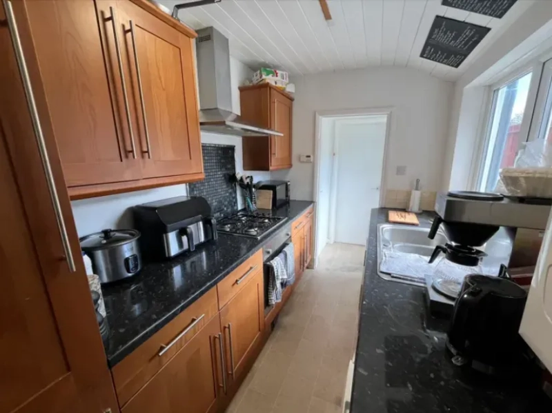 St Nicholas Street, Bills Inclusive - 4 Bedroom, 1 Bathroom - Thumbnail 6