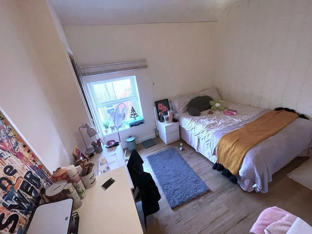 Modern 3-Bed Flat | All Bills Included | Student NG7 - Image 1