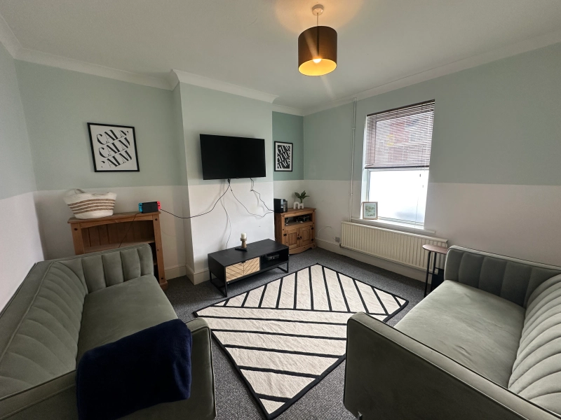 3 Bed Student Property | BILLS INCLUDED - Thumbnail 1