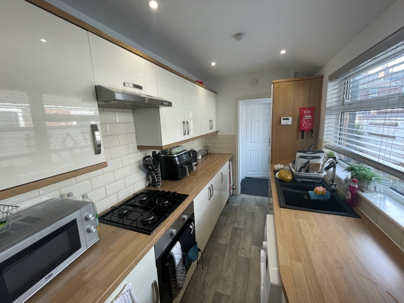 Derwent Street, LN1 1SL - 4 Bed - Thumbnail 1