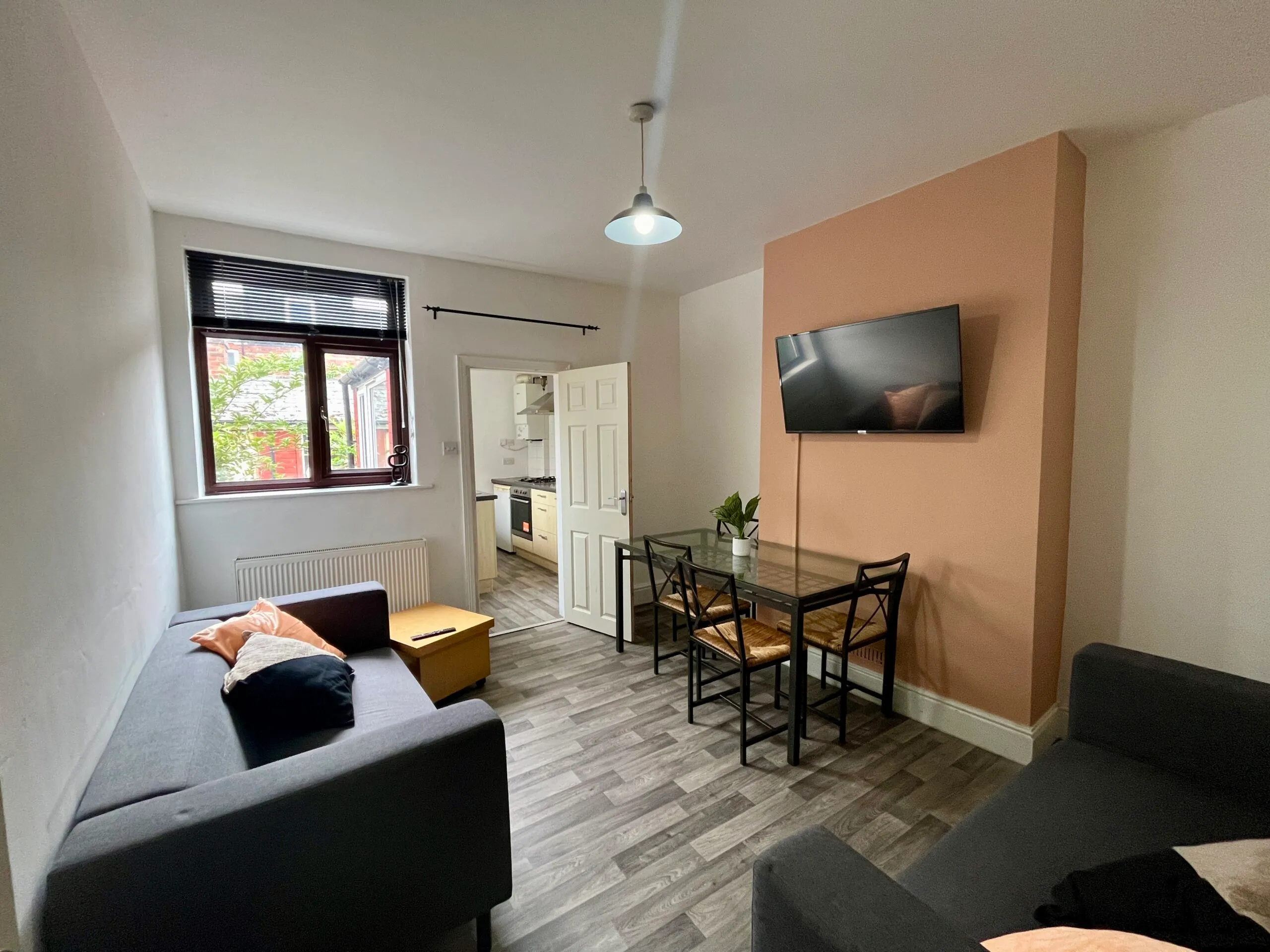 3 Bed Student Property | BILLS INCLUDED - Image 1