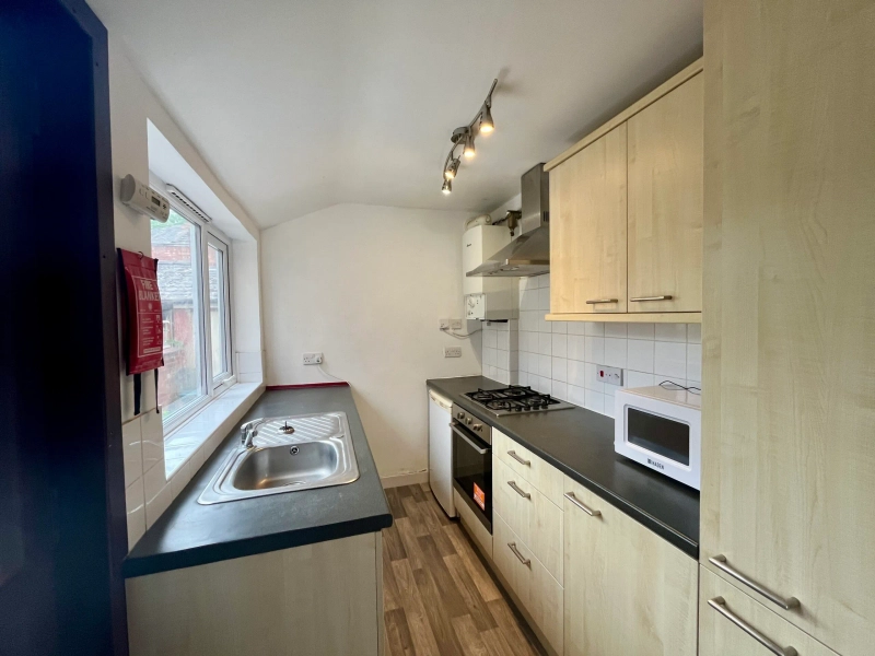 3 Bed Student Property | BILLS INCLUDED - Thumbnail 9