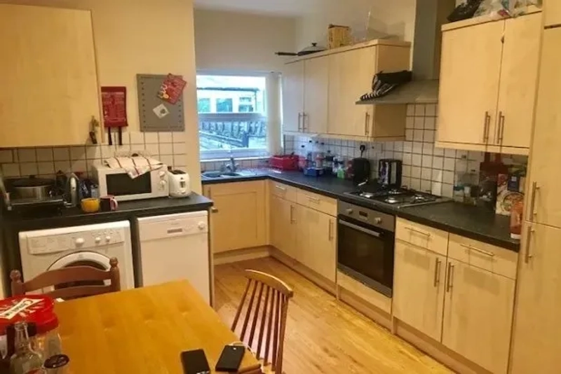 4 Bed Student House (West Bridgford) Hawksworth Road NG2 5FS - Thumbnail 3
