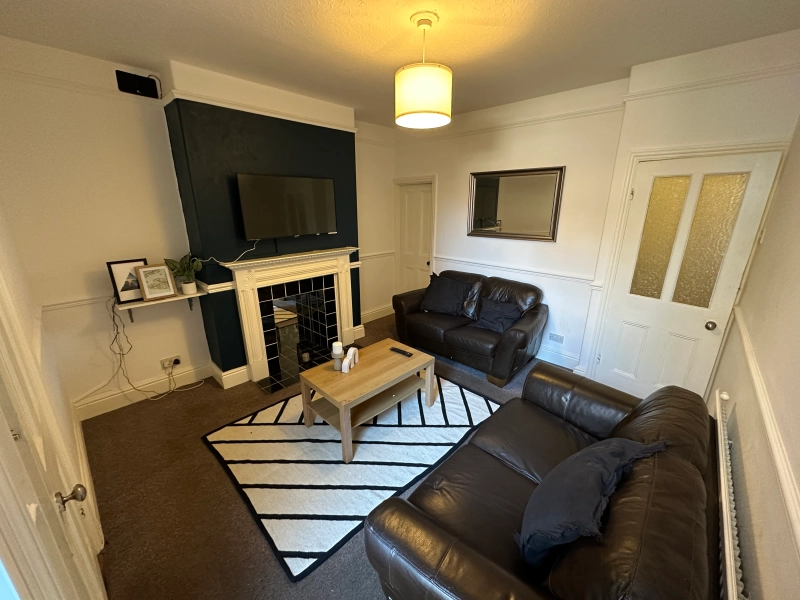4 Bed Student House - BILLS INCLUDED - Thumbnail 1