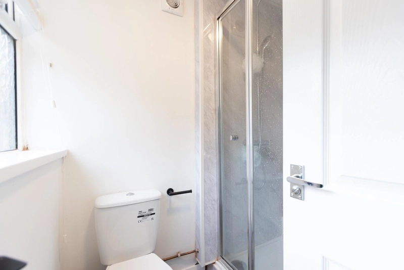 Spare Rooms - Student House - West end - Image 11