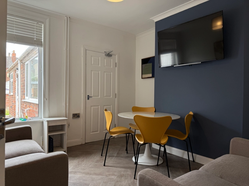 Spare Rooms - Student House - West end - Thumbnail 7
