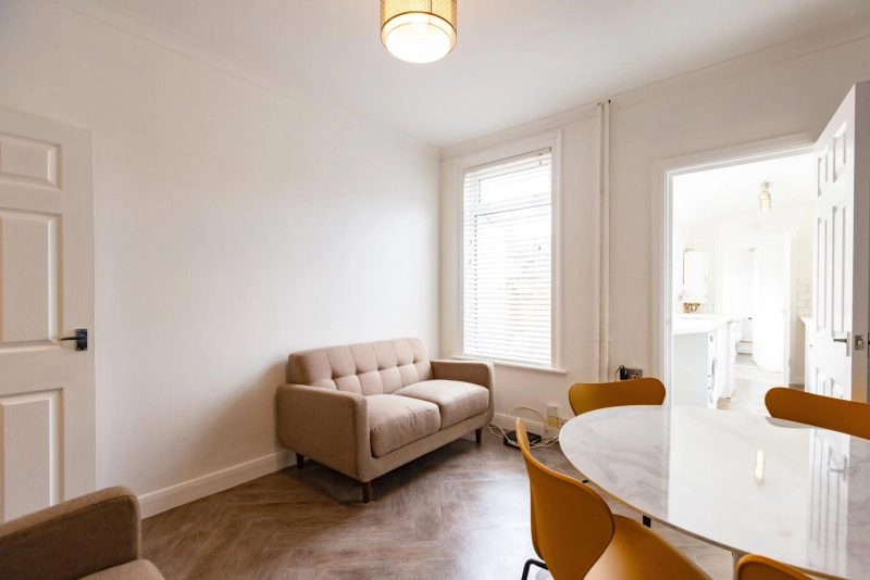 Spare Rooms - Student House - West end - Image 5