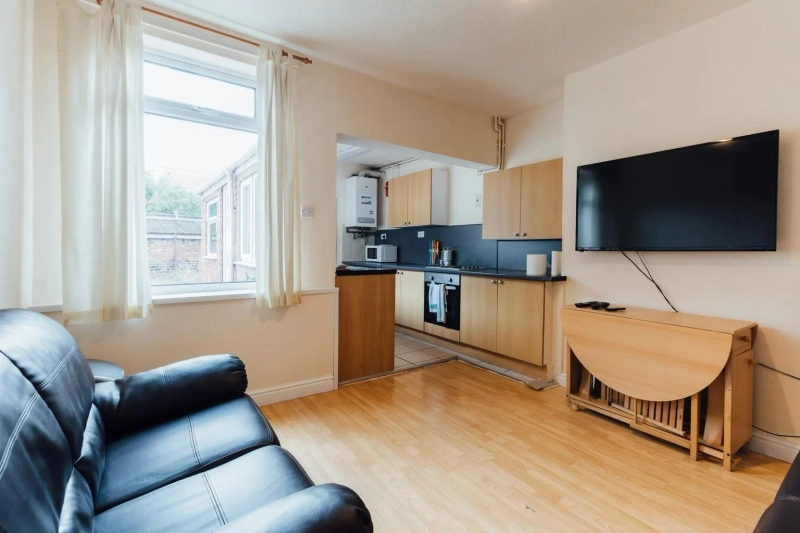 6 Charles Street West - Spare rooms in a student house - Thumbnail 9
