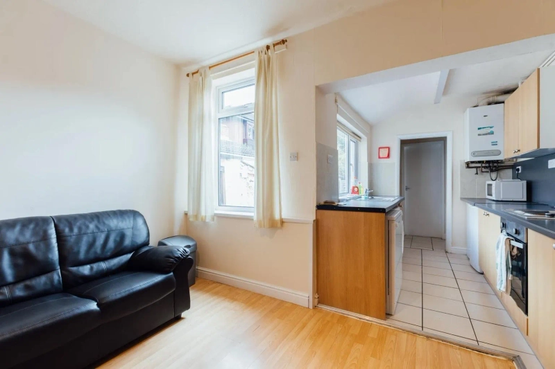 6 Charles Street West - Spare rooms in a student house - Thumbnail 8