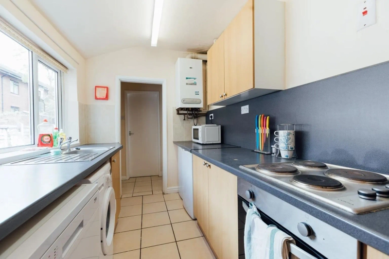 6 Charles Street West - Spare rooms in a student house - Thumbnail 7