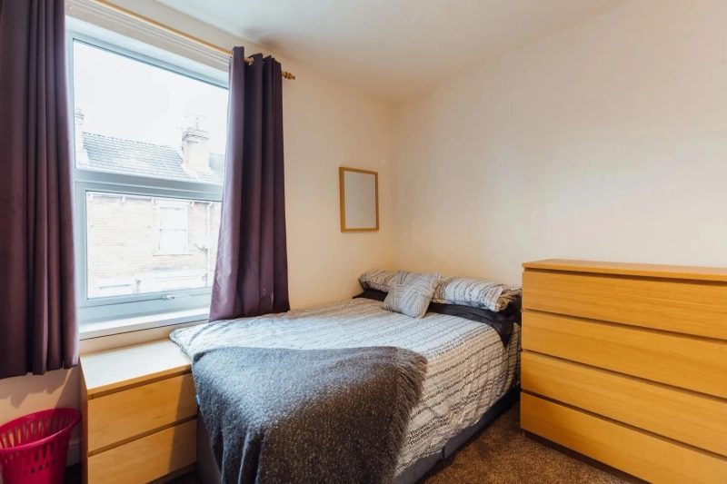 6 Charles Street West - Spare rooms in a student house - Thumbnail 5