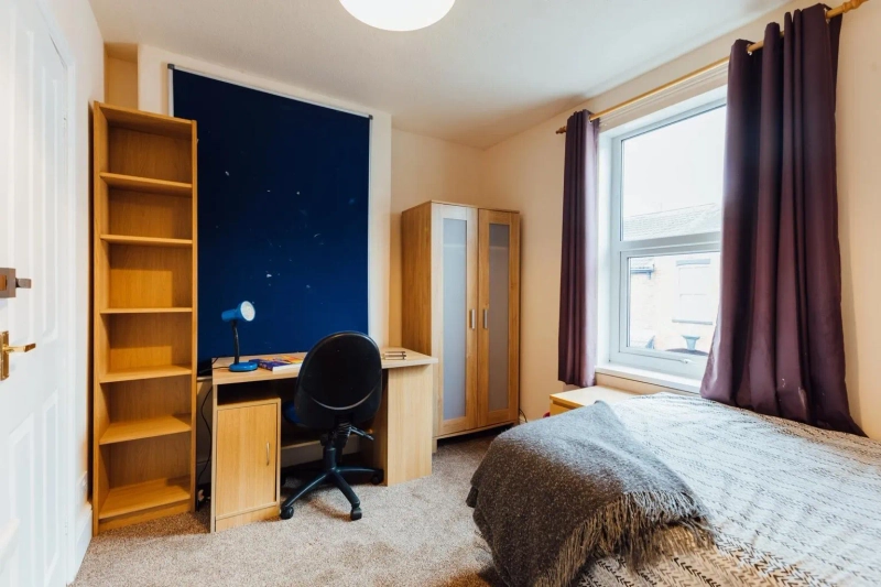 6 Charles Street West - Spare rooms in a student house - Thumbnail 4
