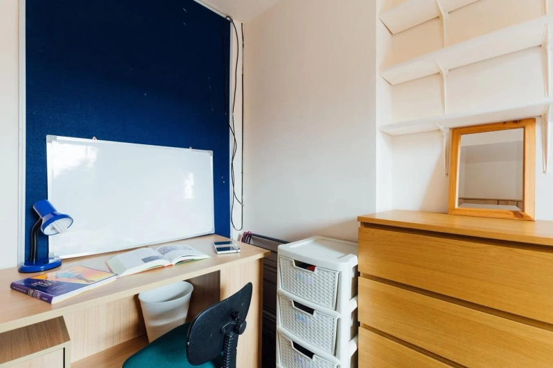 6 Charles Street West - Spare rooms in a student house - Thumbnail 2