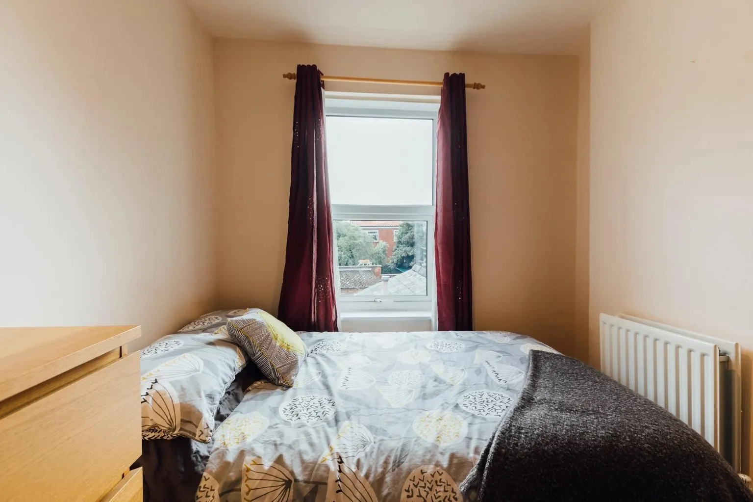 6 Charles Street West - Spare rooms in a student house - Image 1
