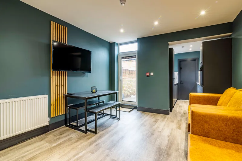 5 BED EN SUITE STUDENT HOUSE // 2026/7 - Image 2