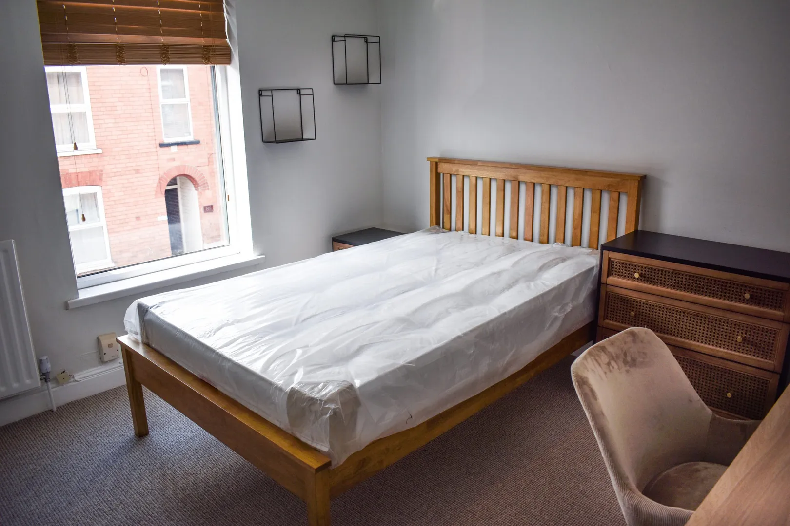 Thesiger Street - 4 Bed, 1 Room Available Now - Main Image