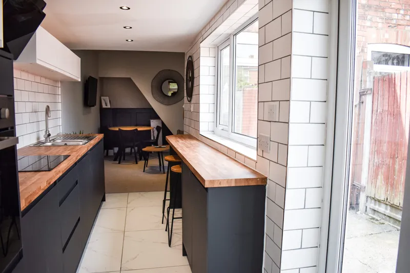 Thesiger Street - 4 Bed, 1 Room Available Now - Image 11