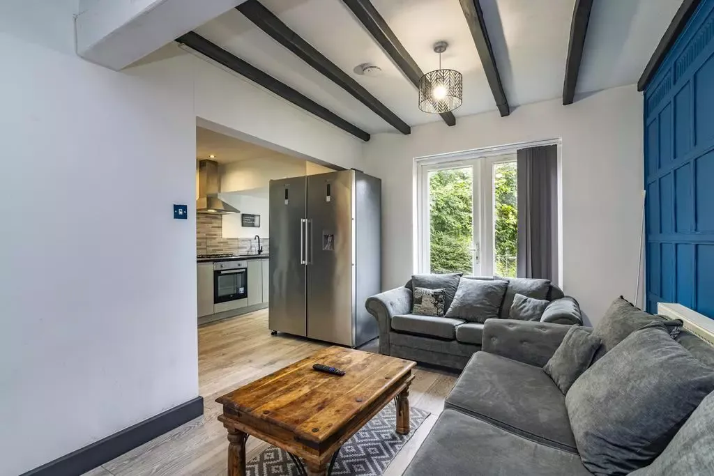 Beeston Road / 6 Bed / 3 Bath / Modern student House NG7 2JP - Image 1